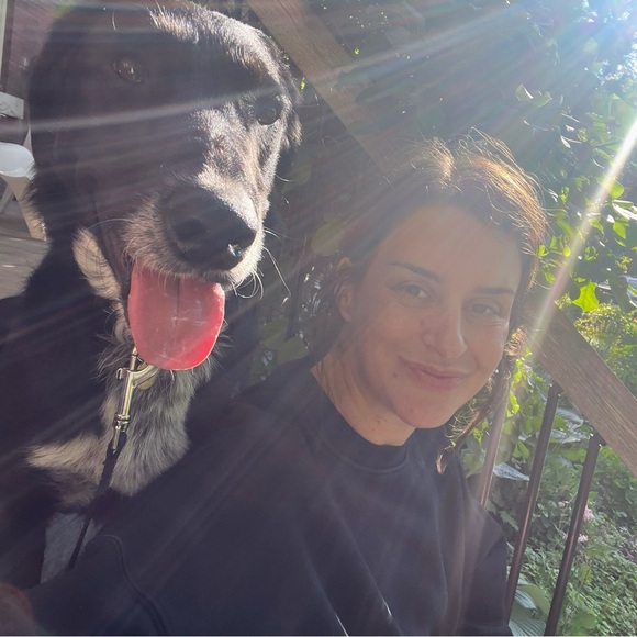 Meet your Posher, Alyssa - Picture 1 of 1